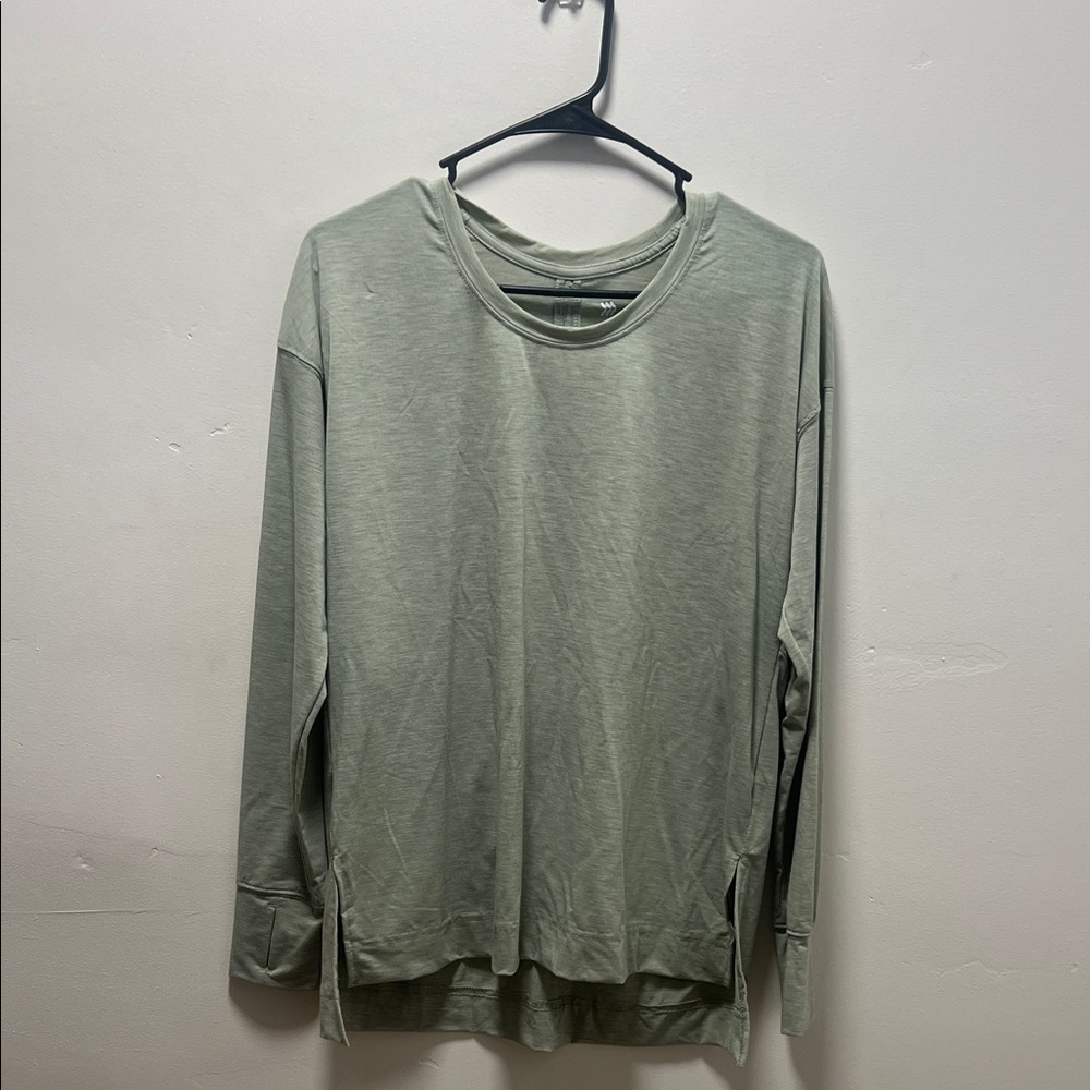 NWOT All in Motion Women’s Light Green Long Sleeve Top Size S